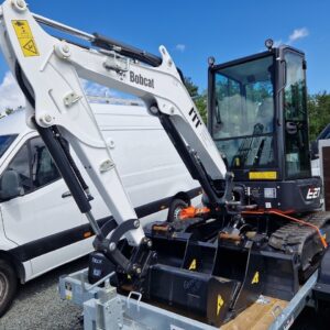 NEUF BOBCAT E27Z + REMORQUE + 3 GODETS + MARTEAU BRH
