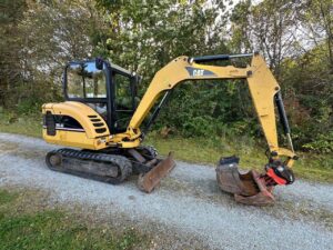 Cat 302.5C + 4 GODETS ET INCLINABLE