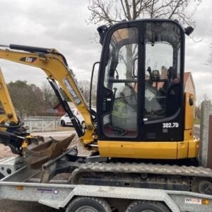 CATERPILLAR 302.7D + Marteau piqueur + Remorque + 4 Godets