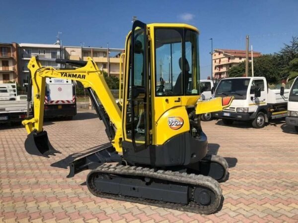 YANMAR VIO 25.3 + 4 Godets
