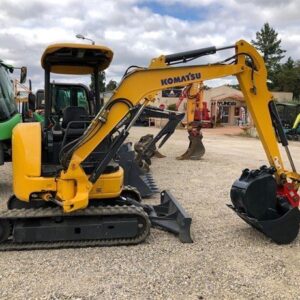 KOMATSU PC30MR + 3 GODETS