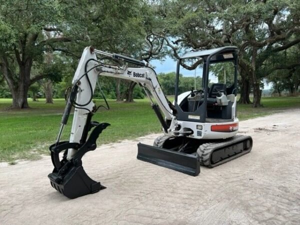 Bobcat 425G , 2,7T + 4 GODETS